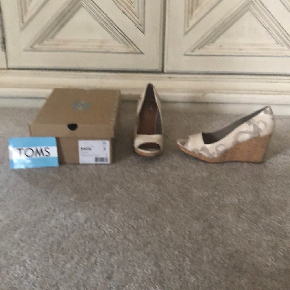 Shoe